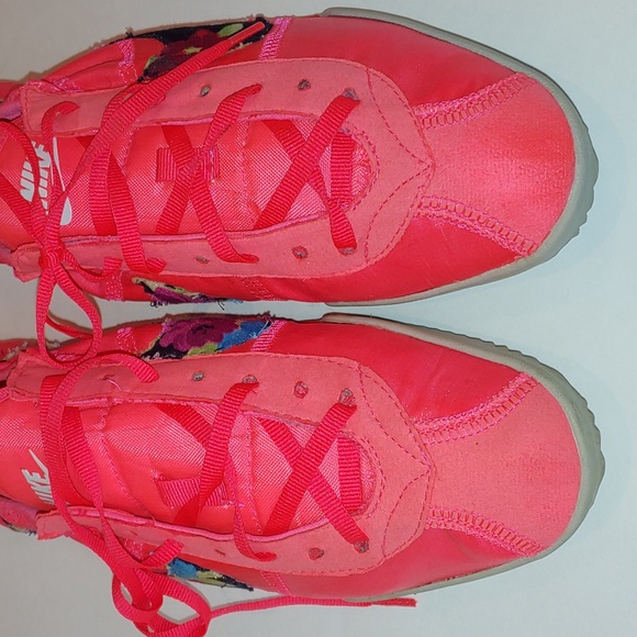 NIKE Coral Floral (Custom) Swoosh Sneaker Size 9 - Picture 3 of 6